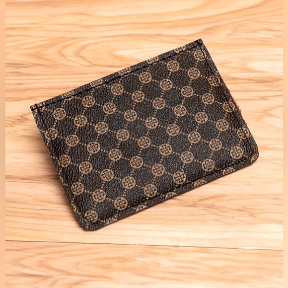 Stylish Multi-Layer Card/ID Holder - Picture 3 of 8